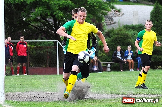 Zdjęcie w galerii na portalu naszraciborz.pl: Brzezie przegrało w Czernicy. Awans Zameczka do A klasy wiadomości z regionu