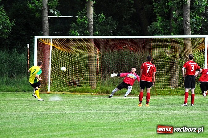 Zdjęcie w galerii na portalu naszraciborz.pl: Brzezie przegrało w Czernicy. Awans Zameczka do A klasy wiadomości z regionu