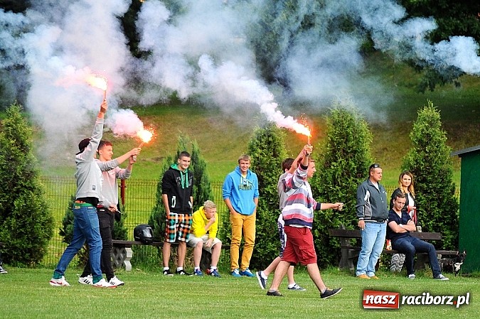 Zdjęcie w galerii na portalu naszraciborz.pl: Brzezie przegrało w Czernicy. Awans Zameczka do A klasy wiadomości z regionu