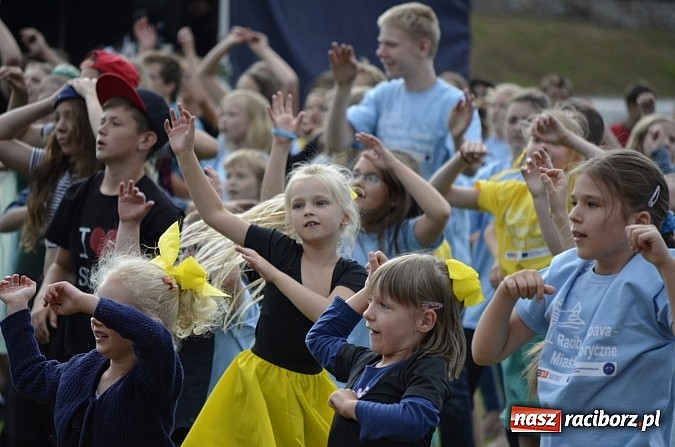 Zdjęcie w galerii na portalu naszraciborz.pl: Prezentacje grup z RCK drugiego dnia Dni Raciborza  wiadomości z regionu