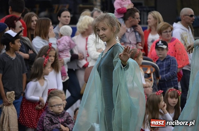 Zdjęcie w galerii na portalu naszraciborz.pl: Prezentacje grup z RCK drugiego dnia Dni Raciborza  wiadomości z regionu