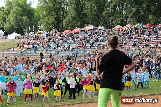 Zdjęcie w galerii na portalu naszraciborz.pl: Prezentacje grup z RCK drugiego dnia Dni Raciborza  wiadomości z regionu