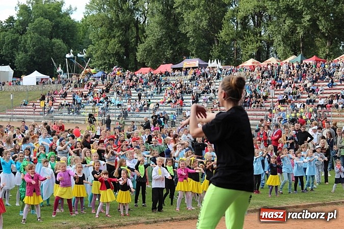 Zdjęcie w galerii na portalu naszraciborz.pl: Prezentacje grup z RCK drugiego dnia Dni Raciborza  wiadomości z regionu