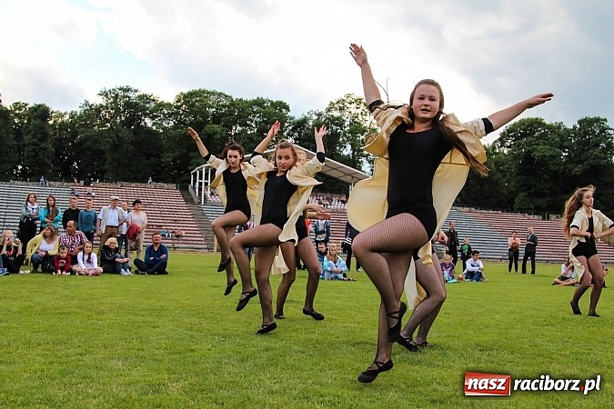 Zdjęcie w galerii na portalu naszraciborz.pl: Prezentacje grup z RCK drugiego dnia Dni Raciborza  wiadomości z regionu