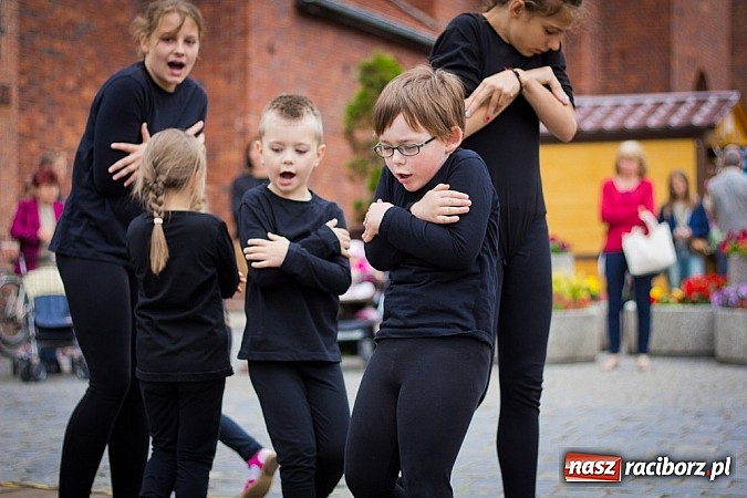 Zdjęcie w galerii na portalu naszraciborz.pl: Teatry uliczne na Dni Raciborza  wiadomości z regionu