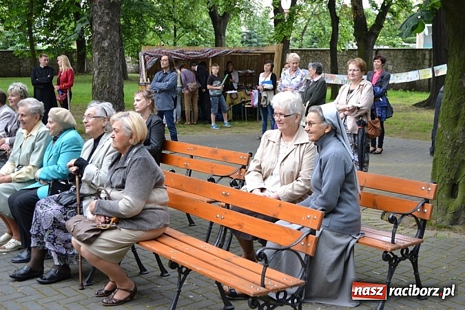 Zdjęcie w galerii na portalu naszraciborz.pl: Spotkanie z Afryką w Sanktuarium Matki Bożej wiadomości z regionu
