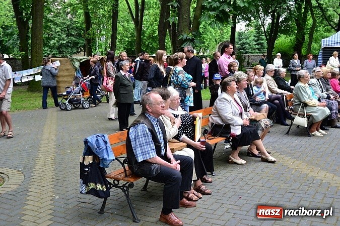 Zdjęcie w galerii na portalu naszraciborz.pl: Spotkanie z Afryką w Sanktuarium Matki Bożej wiadomości z regionu