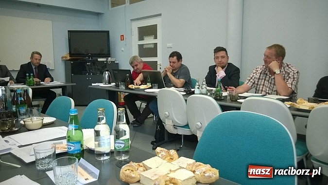 Zdjęcie w galerii na portalu naszraciborz.pl: Słodkie pożegnanie przewodniczącego Mandrysza wiadomości z regionu