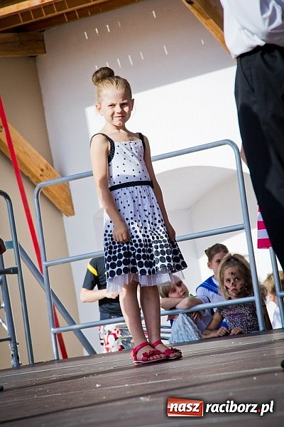 Zdjęcie w galerii na portalu naszraciborz.pl: Wychowankowie MDK na zamkowej scenie wiadomości z regionu