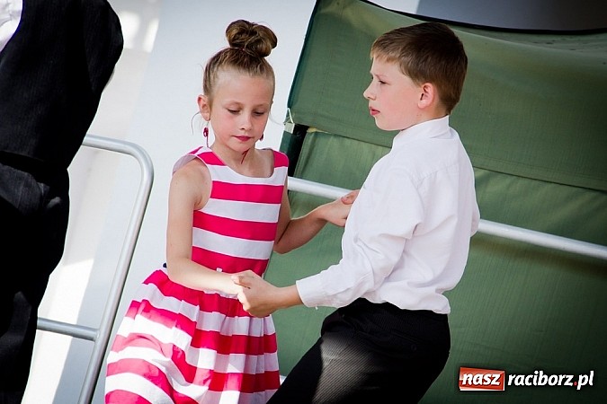 Zdjęcie w galerii na portalu naszraciborz.pl: Wychowankowie MDK na zamkowej scenie wiadomości z regionu