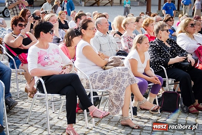 Zdjęcie w galerii na portalu naszraciborz.pl: Wychowankowie MDK na zamkowej scenie wiadomości z regionu