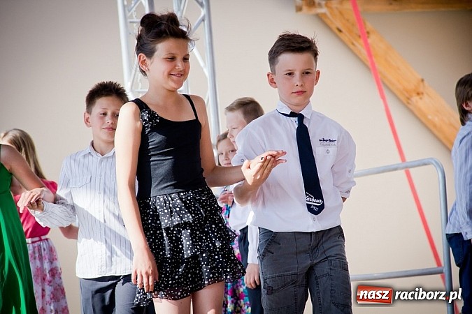 Zdjęcie w galerii na portalu naszraciborz.pl: Wychowankowie MDK na zamkowej scenie wiadomości z regionu