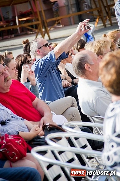 Zdjęcie w galerii na portalu naszraciborz.pl: Wychowankowie MDK na zamkowej scenie wiadomości z regionu