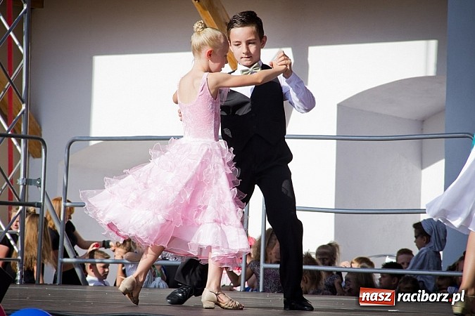 Zdjęcie w galerii na portalu naszraciborz.pl: Wychowankowie MDK na zamkowej scenie wiadomości z regionu