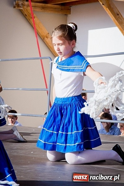 Zdjęcie w galerii na portalu naszraciborz.pl: Wychowankowie MDK na zamkowej scenie wiadomości z regionu