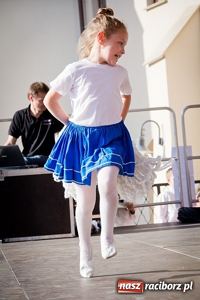 Zdjęcie w galerii na portalu naszraciborz.pl: Wychowankowie MDK na zamkowej scenie wiadomości z regionu