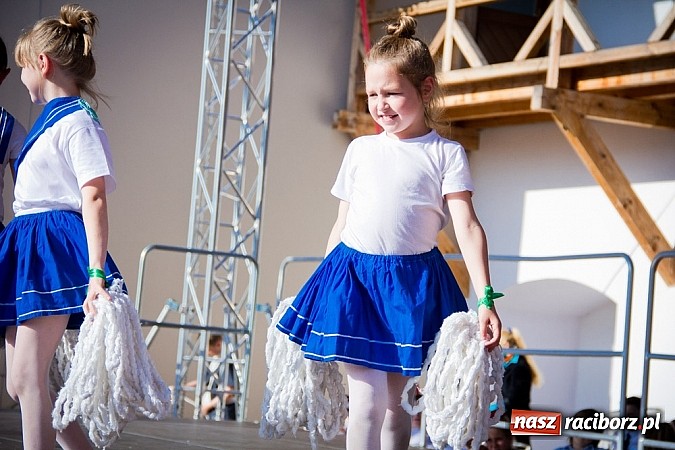 Zdjęcie w galerii na portalu naszraciborz.pl: Wychowankowie MDK na zamkowej scenie wiadomości z regionu