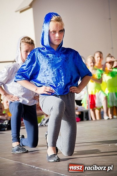 Zdjęcie w galerii na portalu naszraciborz.pl: Wychowankowie MDK na zamkowej scenie wiadomości z regionu