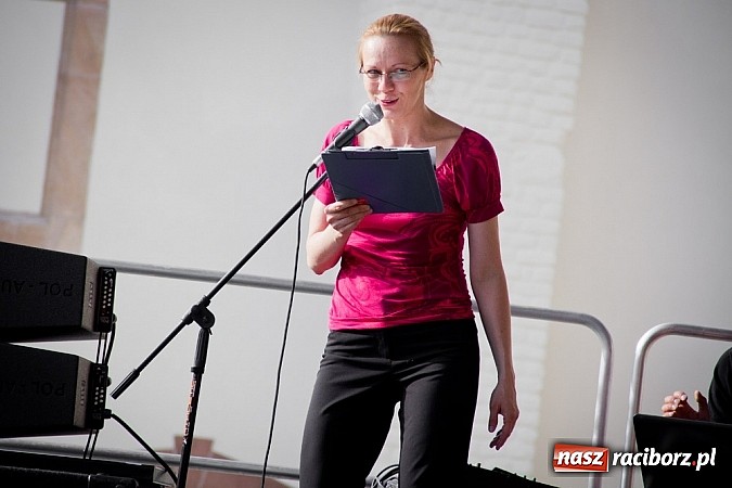 Zdjęcie w galerii na portalu naszraciborz.pl: Wychowankowie MDK na zamkowej scenie wiadomości z regionu