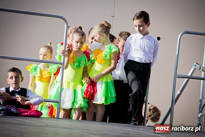 Zdjęcie w galerii na portalu naszraciborz.pl: Wychowankowie MDK na zamkowej scenie wiadomości z regionu