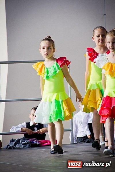 Zdjęcie w galerii na portalu naszraciborz.pl: Wychowankowie MDK na zamkowej scenie wiadomości z regionu