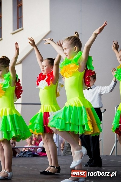 Zdjęcie w galerii na portalu naszraciborz.pl: Wychowankowie MDK na zamkowej scenie wiadomości z regionu