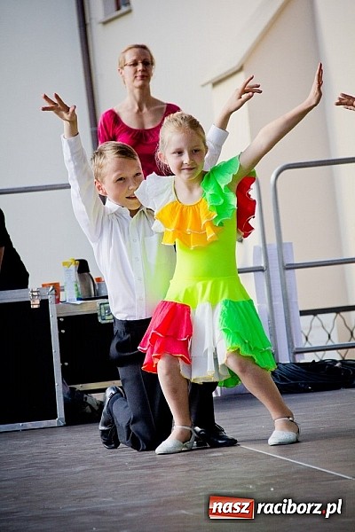 Zdjęcie w galerii na portalu naszraciborz.pl: Wychowankowie MDK na zamkowej scenie wiadomości z regionu