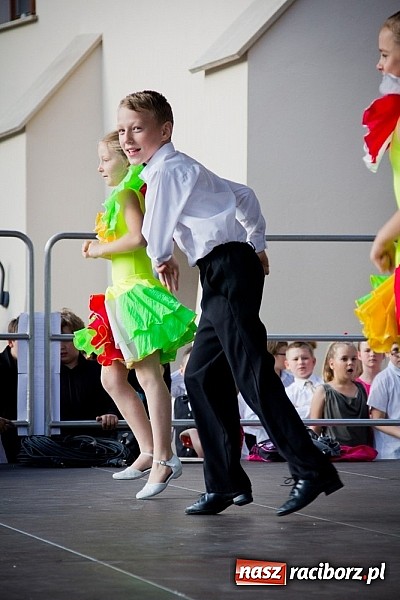 Zdjęcie w galerii na portalu naszraciborz.pl: Wychowankowie MDK na zamkowej scenie wiadomości z regionu