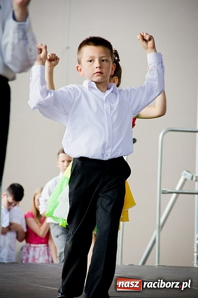 Zdjęcie w galerii na portalu naszraciborz.pl: Wychowankowie MDK na zamkowej scenie wiadomości z regionu