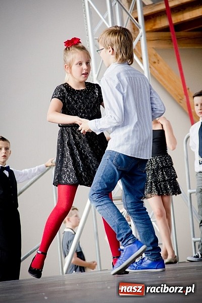 Zdjęcie w galerii na portalu naszraciborz.pl: Wychowankowie MDK na zamkowej scenie wiadomości z regionu