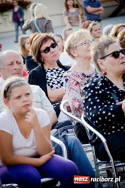 Zdjęcie w galerii na portalu naszraciborz.pl: Wychowankowie MDK na zamkowej scenie wiadomości z regionu