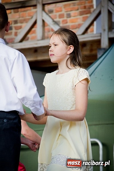Zdjęcie w galerii na portalu naszraciborz.pl: Wychowankowie MDK na zamkowej scenie wiadomości z regionu