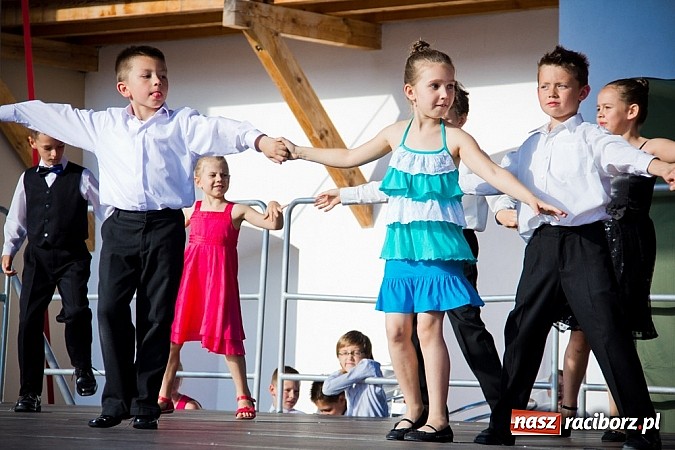 Zdjęcie w galerii na portalu naszraciborz.pl: Wychowankowie MDK na zamkowej scenie wiadomości z regionu