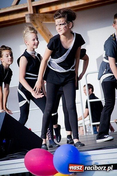 Zdjęcie w galerii na portalu naszraciborz.pl: Wychowankowie MDK na zamkowej scenie wiadomości z regionu