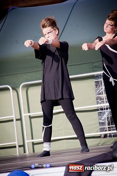 Zdjęcie w galerii na portalu naszraciborz.pl: Wychowankowie MDK na zamkowej scenie wiadomości z regionu