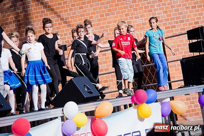 Zdjęcie w galerii na portalu naszraciborz.pl: Wychowankowie MDK na zamkowej scenie wiadomości z regionu