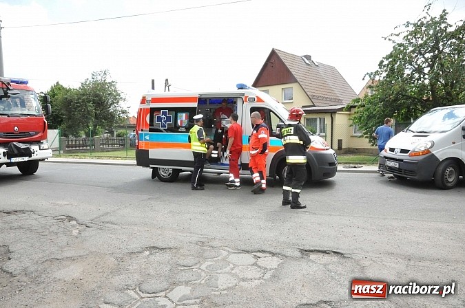 Zdjęcie w galerii na portalu naszraciborz.pl: Jeep i dostawcze renault zderzyły się na Ocickiej wiadomości z regionu