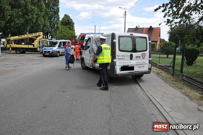 Zdjęcie w galerii na portalu naszraciborz.pl: Jeep i dostawcze renault zderzyły się na Ocickiej wiadomości z regionu