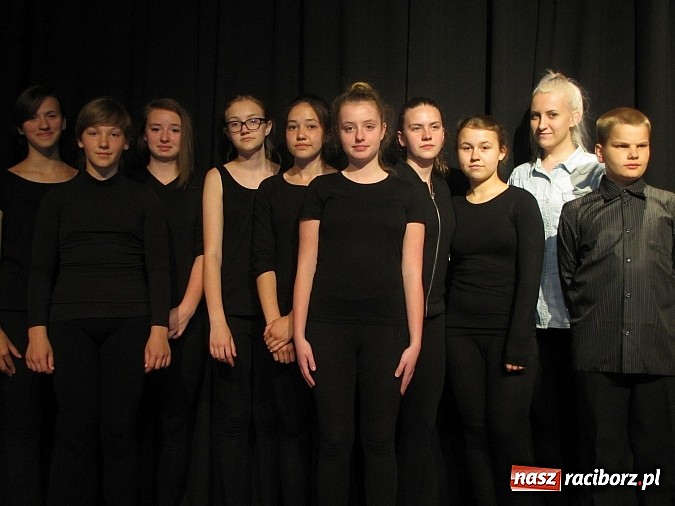 Zdjęcie w galerii na portalu naszraciborz.pl: Aktorzy z MDK po kolejnej premierze wiadomości z regionu