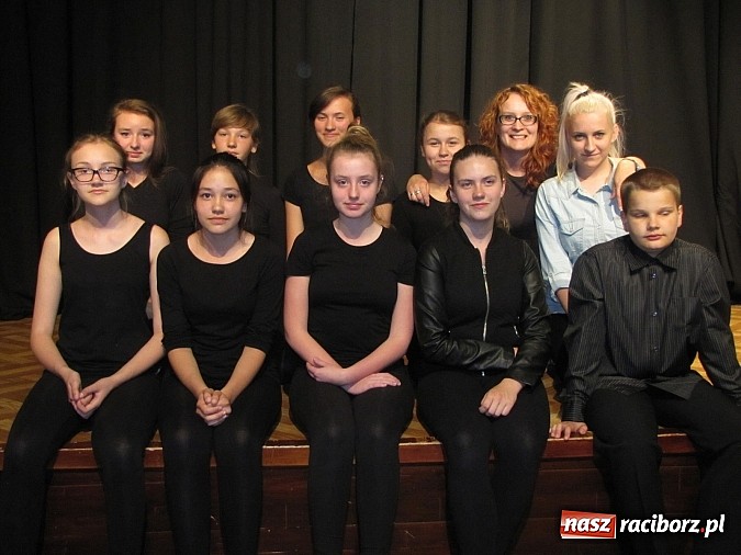 Zdjęcie w galerii na portalu naszraciborz.pl: Aktorzy z MDK po kolejnej premierze wiadomości z regionu