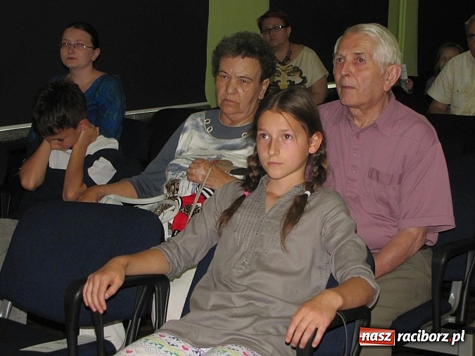 Zdjęcie w galerii na portalu naszraciborz.pl: Aktorzy z MDK po kolejnej premierze wiadomości z regionu