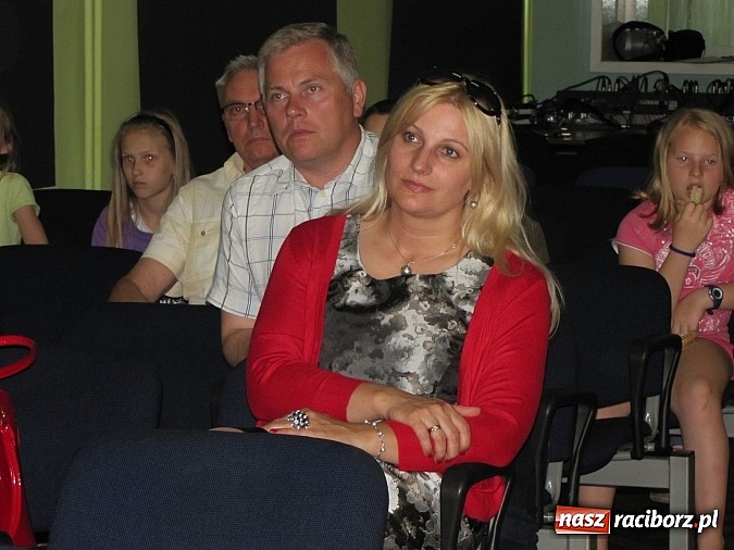 Zdjęcie w galerii na portalu naszraciborz.pl: Aktorzy z MDK po kolejnej premierze wiadomości z regionu