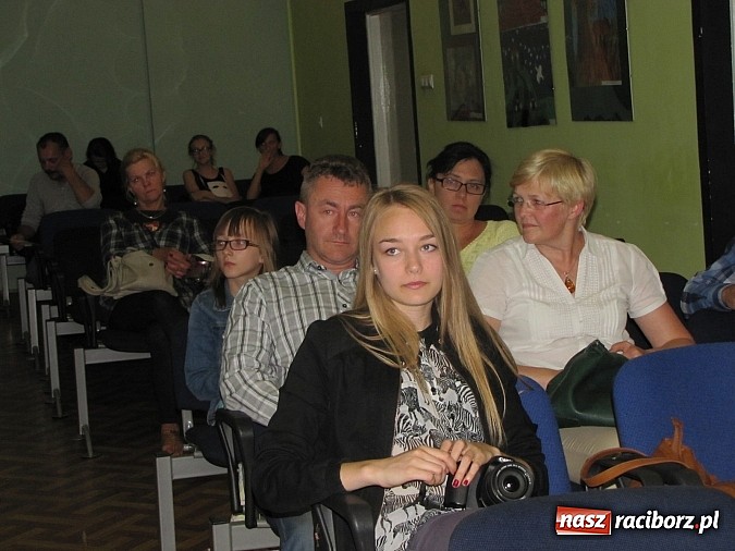 Zdjęcie w galerii na portalu naszraciborz.pl: Aktorzy z MDK po kolejnej premierze wiadomości z regionu