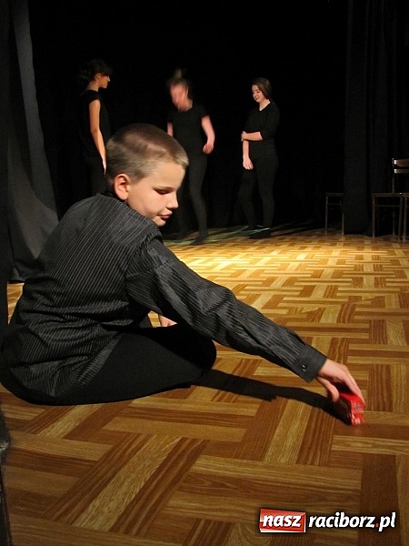 Zdjęcie w galerii na portalu naszraciborz.pl: Aktorzy z MDK po kolejnej premierze wiadomości z regionu