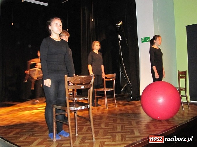 Zdjęcie w galerii na portalu naszraciborz.pl: Aktorzy z MDK po kolejnej premierze wiadomości z regionu