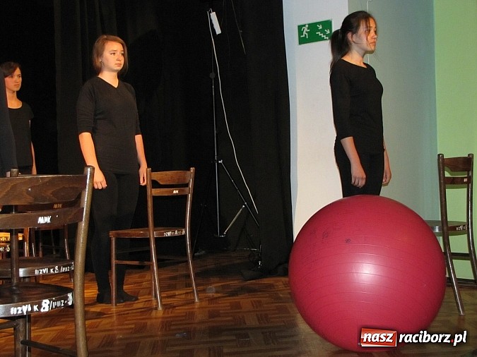 Zdjęcie w galerii na portalu naszraciborz.pl: Aktorzy z MDK po kolejnej premierze wiadomości z regionu