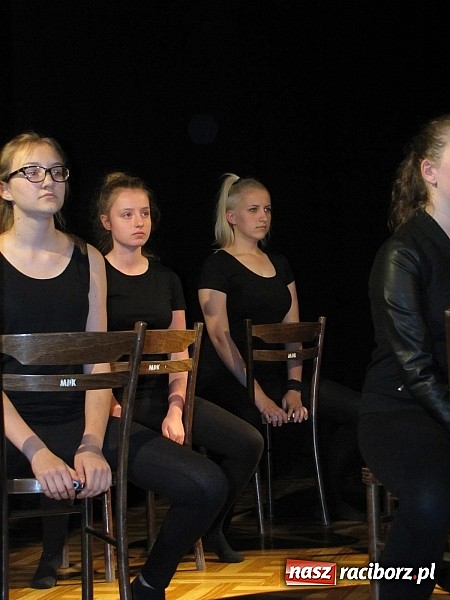 Zdjęcie w galerii na portalu naszraciborz.pl: Aktorzy z MDK po kolejnej premierze wiadomości z regionu
