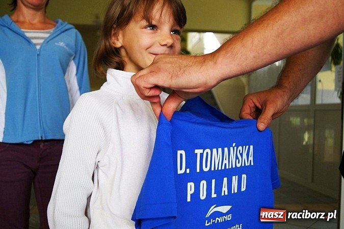 Zdjęcie w galerii na portalu naszraciborz.pl: Klub z Kędzierzyna-Koźla dziękuje szkole w Nędzy za wsparcie wiadomości z regionu