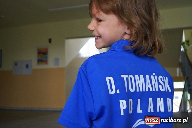 Zdjęcie w galerii na portalu naszraciborz.pl: Klub z Kędzierzyna-Koźla dziękuje szkole w Nędzy za wsparcie wiadomości z regionu