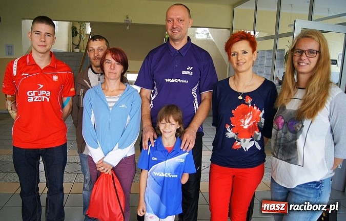 Zdjęcie w galerii na portalu naszraciborz.pl: Klub z Kędzierzyna-Koźla dziękuje szkole w Nędzy za wsparcie wiadomości z regionu